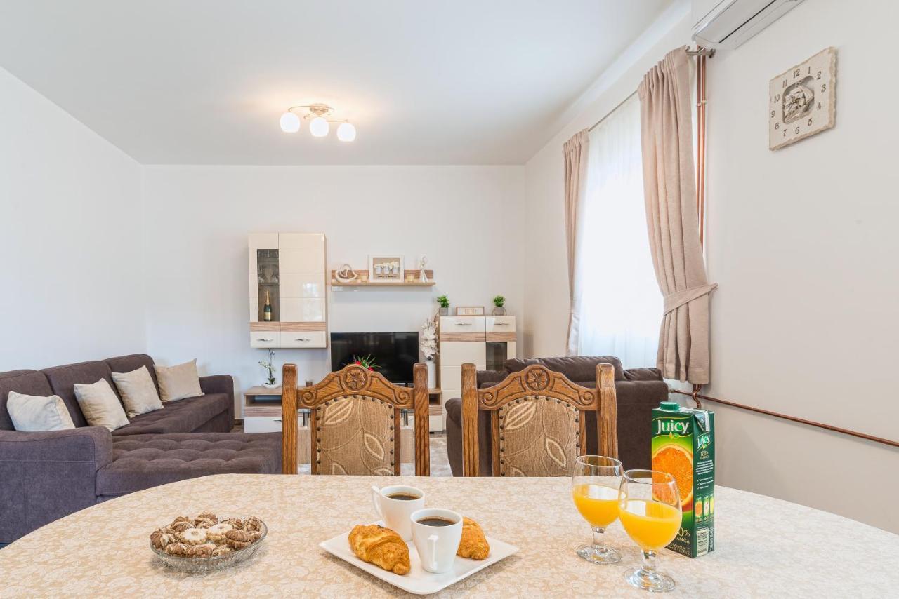 Apartman Tea Привлака Екстер'єр фото