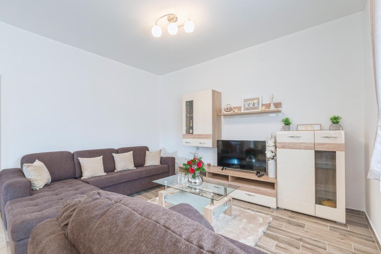 Apartman Tea Привлака Екстер'єр фото